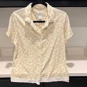 Aria Cream Floral Blouse. Size M